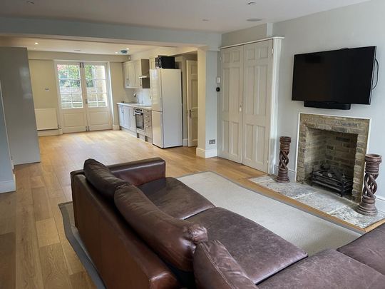 1 bedroom ground floor flat to rent - Photo 1