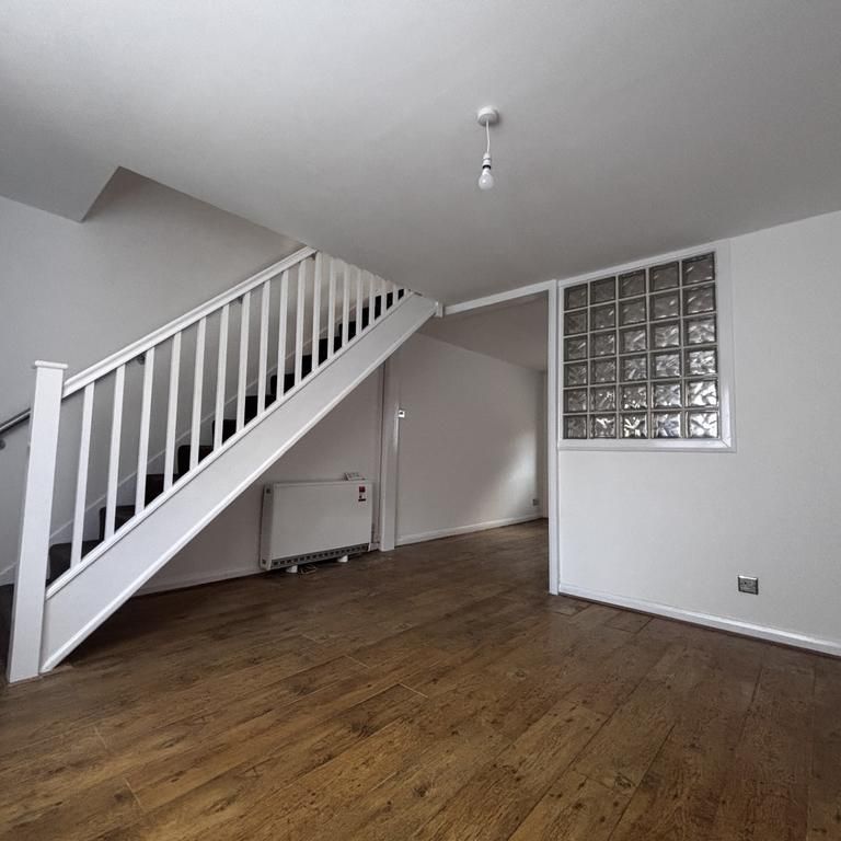2 bedroom terraced house to rent - Photo 1