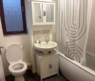 2 bedroom semi-detached house to rent - Photo 2