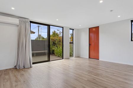 Modern Two-bedroom Townhouse with One Off Street Car Park in Addington. - Photo 3