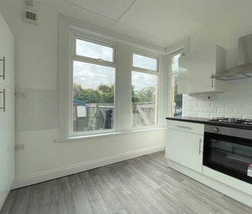 1 bed Flat Retreat Road, SS0 - Photo 4