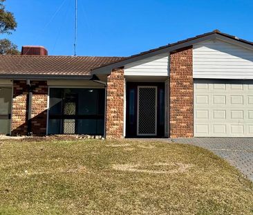 SPACIOUS FAMILY HOME! - Photo 3