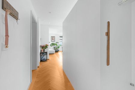 Work & Live Combined: Exclusive 4.5-room apartment in Wil with additional office - Photo 5