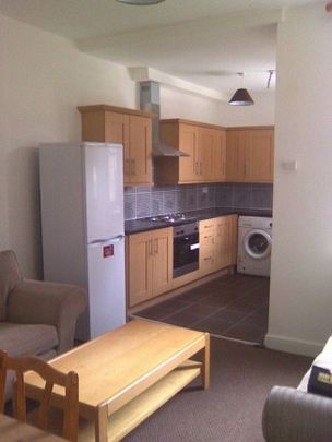 Superb 4 Bed Student House - Photo 1