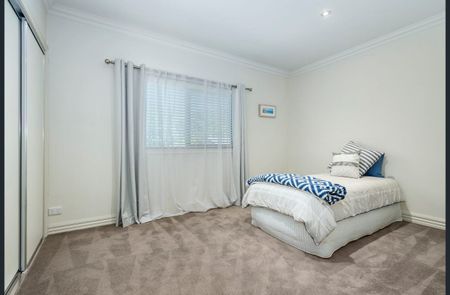 Perfect House with Perfect Location - Photo 3
