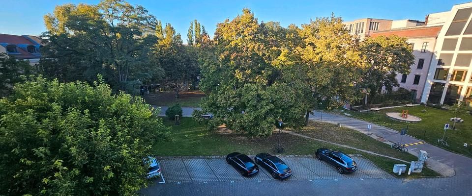 Dachgeschosswohnung in Berlin-Mitte mit 2 Terrassen und Grünblick - Photo 1
