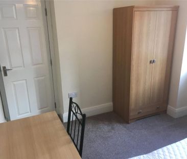 3 bedroom end of terrace house to rent - Photo 4