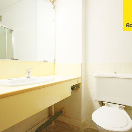 SELF CONTAINED STUDIO APARTMENT IN CONVENIENT LOCATION - Photo 4