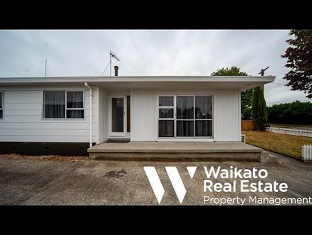 Newly Refurbished Three Bedroom Home - Photo 5