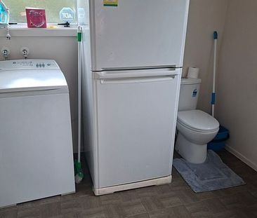 Dog friendly, Central, fully fenced, 3 bedrooms - Photo 4