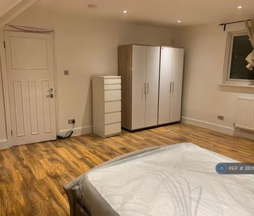 1 bedroom in a house share to rent - Photo 2