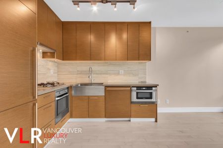 Condo in Downtown Vancouver, BC - Photo 5