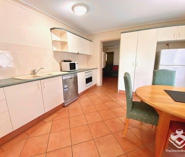 Spacious Unfurnished 3 Bedroom 3bathroom Villa Within Gated Community - Photo 5