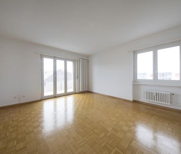 Grosszügige 4-Zimmerwohnung an schöner Lage! - Foto 2