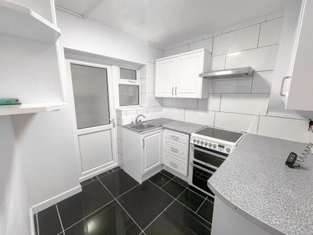 2 bedroom maisonette to rent - Photo 4