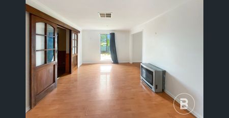 SPACIOUS FAMILY LIVING IN A CONVENIENT SEBASTOPOL LOCATION - Photo 2