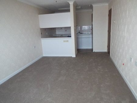 Berkeley Court, Lee-on-the-Solent - Photo 3