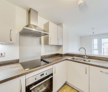 4 bedroom end of terrace house to rent - Photo 5