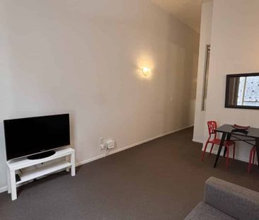 Furnished City Apartment in the Iconic Guardian Building – Availabl... - Photo 4