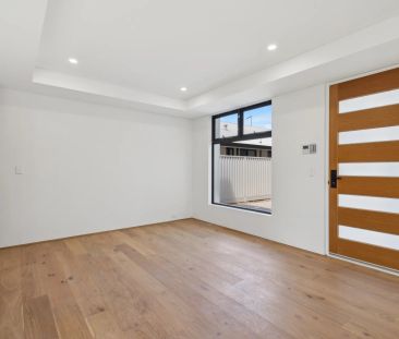 A Perfect Blend of Comfort and Elegance - Photo 2