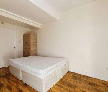 Loxford Avenue, London, E6 - Photo 2