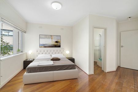 One Bedroom with Townhouse Layout - Photo 5