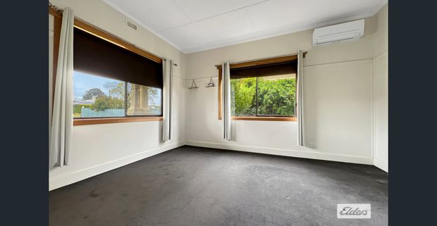 Charming 3-Bedroom Californian Bungalow – Close to All Amenities - Photo 1