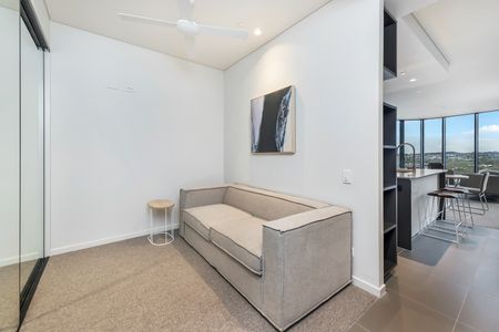 Valencia Residences - Fully Furnished - Photo 4