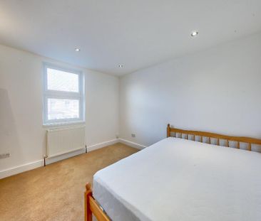4 bedroom terraced house to rent - Photo 5