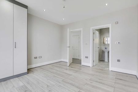 Price £650 pw - Available 18/11/2025 - Unfurnished - Photo 5