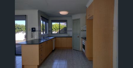 Great location, Great space with Drive through access!! - Photo 4