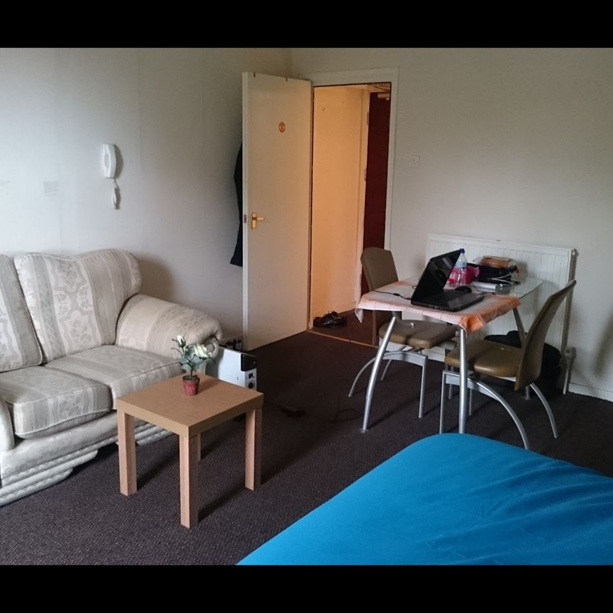 Studio Flat, Great Clowes Street, M7 - Photo 1