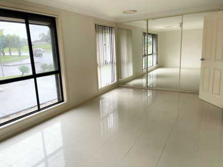 Well Presented 3 Bedroom Family Home Close to All Local Amenities! - Photo 3