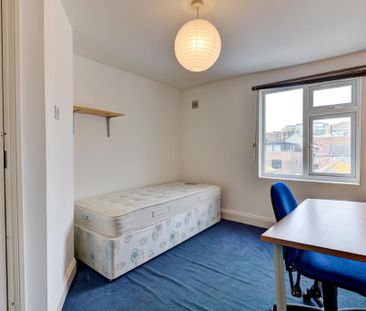 1 bedroom in a house share to rent - Photo 5