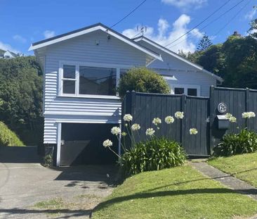 Spacious 4-bedroom home in Khandallah - Photo 5