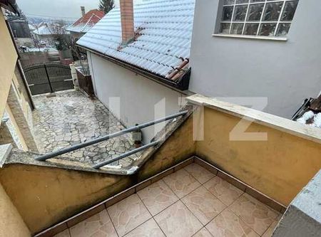 Apartament de 4 camere, decomandat, 80 mp, curte, parcare, zona Beta - Photo 4