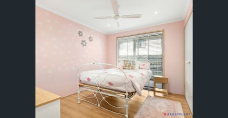 Spacious Five Bedroom Family Home with Multiple Living Areas, Solar & Exceptional Parking - Photo 3