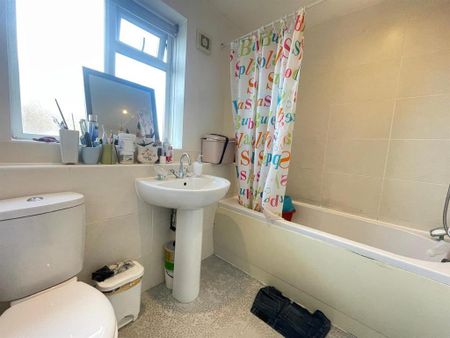 2 bedroom end of terrace house to rent - Photo 3