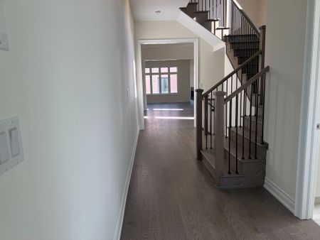 For Lease - 221 LESLIE RICHARD Street, Markham, Ontario - Photo 5