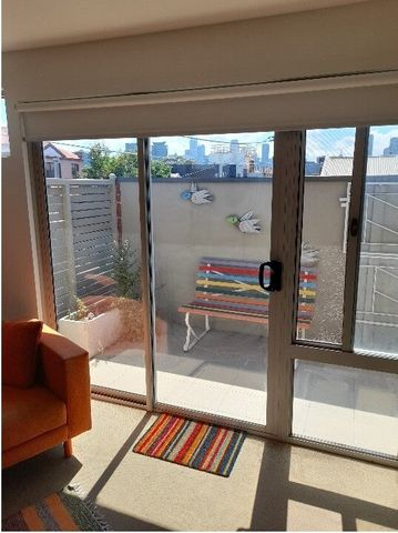 Port Melbourne - Photo 2