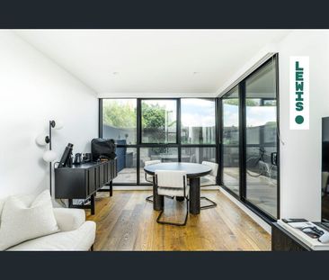 Stunning 1 Bedroom Apartment - Photo 1