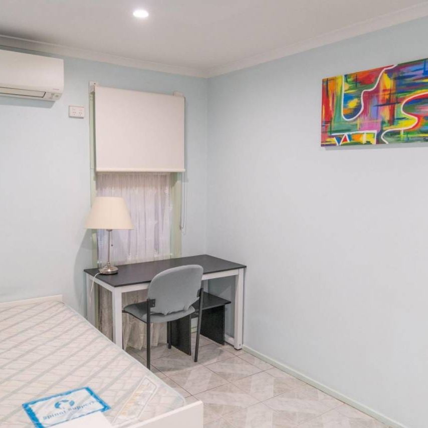 Fully Furnished & Fully Bedded Home in Prime Richmond Location - Photo 1