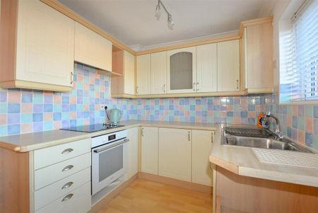 3 bedroom terraced house to rent - Photo 5