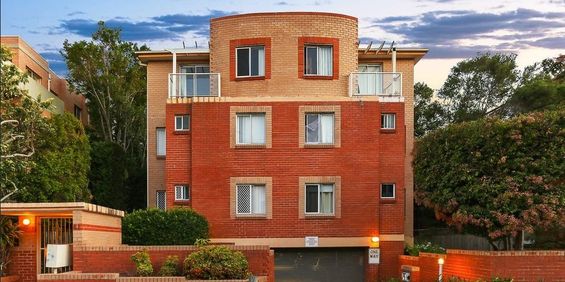 MODERN & SPACIOUS APARTMENT - Photo 3