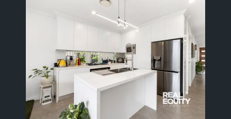 Highly Appealing Modern Residence - Photo 5