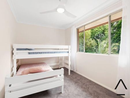 Sun drenched and centrally located - Photo 5