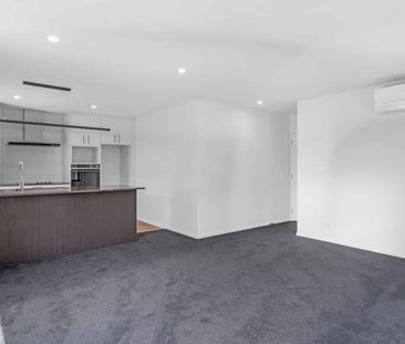 New Four Bedroom In Lincoln! - Photo 4