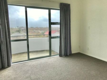 2 Level - 2 Bedroom Apartment - 2 carparks - Photo 5