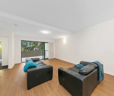 SPACIOUS 2 BEDROOM APARTMENT! - Photo 1