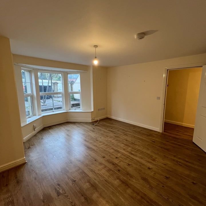 2 Bed Flat, Garden Eastfield Road, BS6 - Photo 1